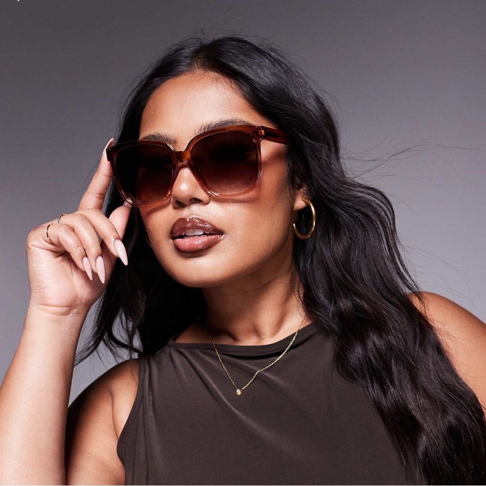 Quay Wide Awake Sunglasses - Picture 2 of 6